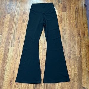 Famous Aerie criss cross yoga pants